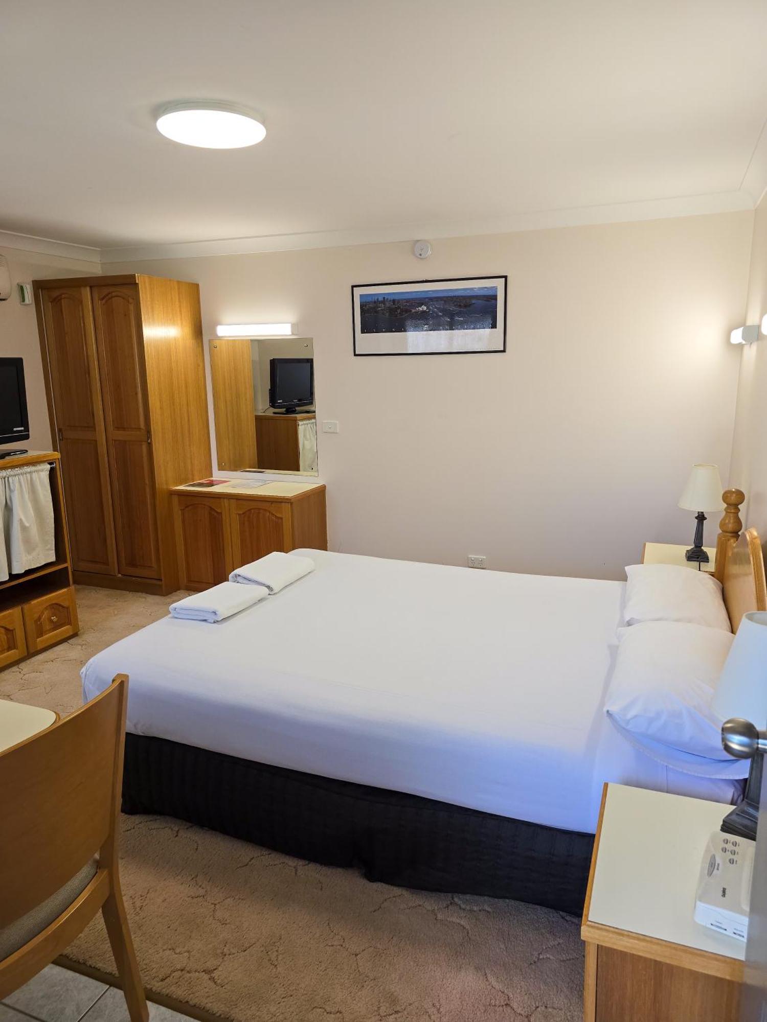 Tumut Valley Motel Pet Friendly Exterior foto